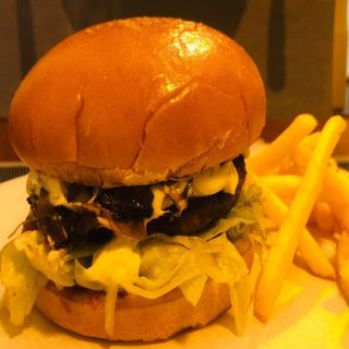 MUSHROOM AND CHEESE BURGER