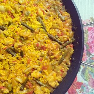 PAELLA DE POLLO, CHAMPIÑONES Y ESPARRAGOS
