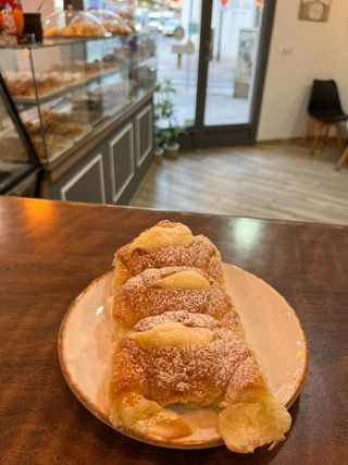 Medialuna Pastelera
