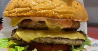 Двойной куриный бургер