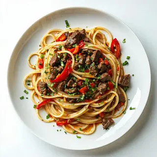 Spaghetti dello chef carne bovino, cipolle tropie peperoni