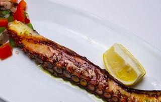 Pulpo Con Salpicón De Marisco