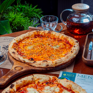 Пицца "Четыре сыра" на тонком тесте (30 см.)