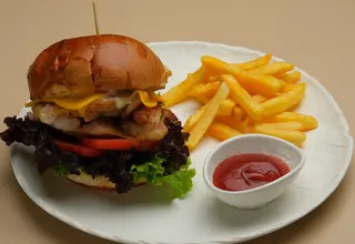 Бургер с курицей (300г)
