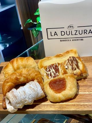 Media Docena De Facturas Surtidas