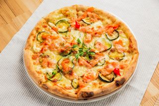 Pizza cotto e zucchine L