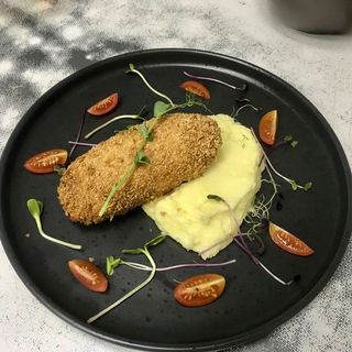 Котлета по-Київськи з картопляним пюре 