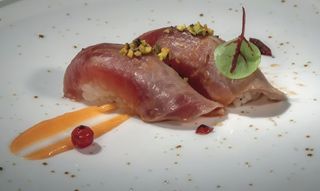 A46.Nigiri maguro flambé