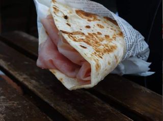 Mortadella Bologna, patate al forno, stracchino e glassa d'aceto