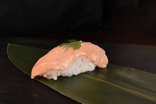 Nigiri Somon Marinat (28g)