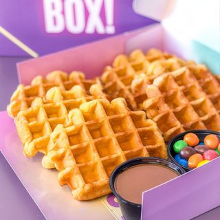 Nº5 Juicy Waffle Party Box