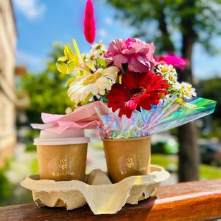 Cappuccino + kubek z kwiatami 