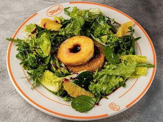 ЗЕЛЕНИЙ САЛАТ З КАМАМБЕРОМ ДIП ФРАЙ (310g)