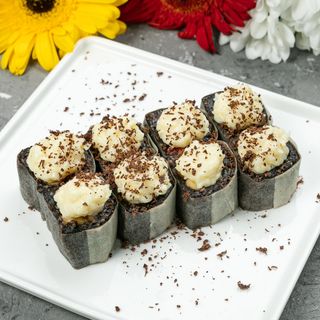 Шоколадний рол з бананом і апельсином 