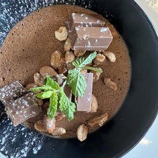 Mousse de chocolate com crocante de amêndoa