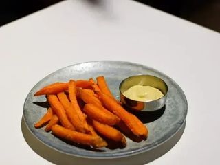 Батат фрі з медово-гірчичним соусом