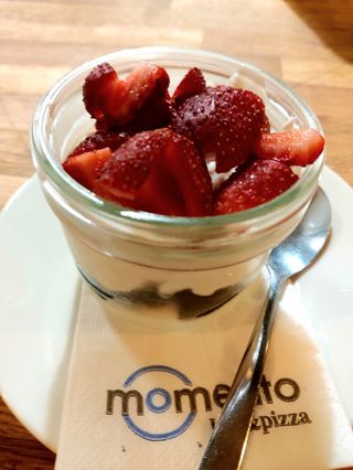 Маскарпоне с ягоди (180г)