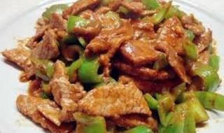 Manzo saltato con peperoncini