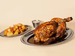 Pollo APLUMA + Patatas Asadas + Alioli