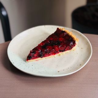 Тарт вишнево-чорничний