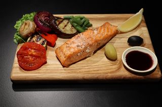 Лолось з овочами гриль