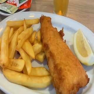 Merluza rebozada + patatas + ensalada