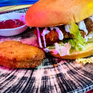 41. Hamburguesa Con Nuggets