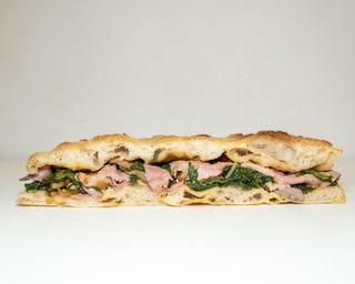Pizza roast beef, maionese e verdure di stagione - al trancio