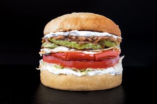 Вегетариански бургер с картофки и Coca-cola