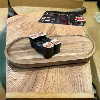 Макі рол з копченим лососем (110г)