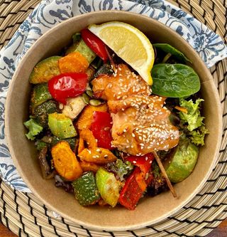 Somon teriyaki cu legume la cuptor