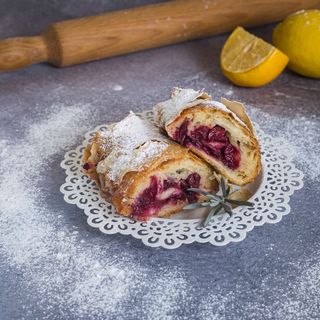 Domaća pita sa višnjama