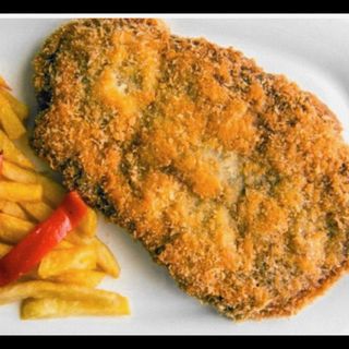 Mini  "Cachopo"de jamón,queso y pimi.con papas y padron