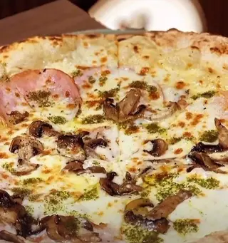 Pizza Regina
