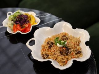 Узбецький плов з телятиною та салатом 450г