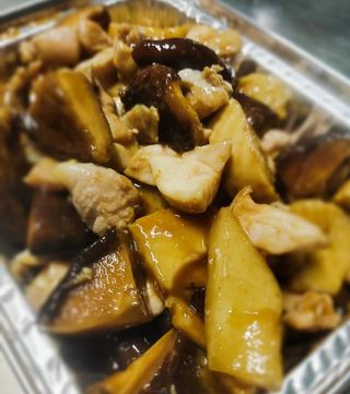 56. Cerdo Con Bambú Y Setas Chinas