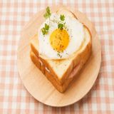 sándwich mixto con huevo