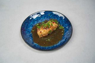 Zraz wieprzowy w sosie pieczeniowym z ziemniakami 