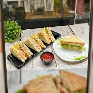 Special Sandwich With Chicken