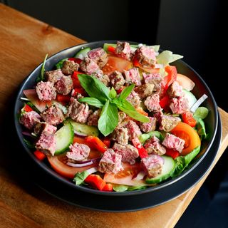 Sałatka z wołowiną