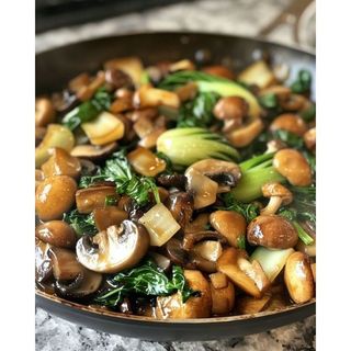 Sauté pakchoi with black mushrooms