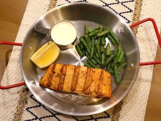 Стейк из сёмги с соусом из топленых сливок