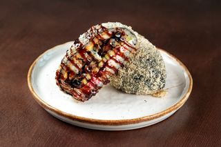 Суши-бургер з мідіями та ДорБлю