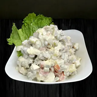 Салат "Оливье" с колбасой