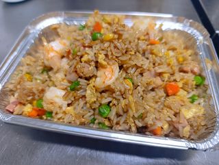 Arroz tres delicias con gambas