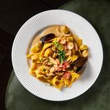 З морепродуктами у вершковому соусі(300г)