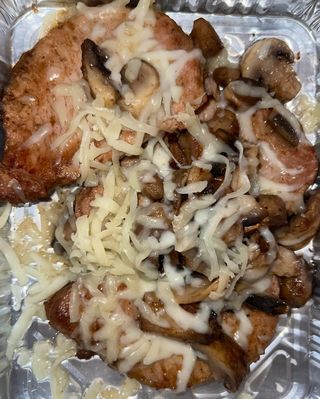 Свински карета с гъби и кашкавал