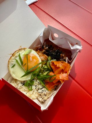 Bibimbap z kurczakiem 300g