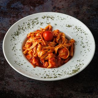 Pasta sa piletinom i paradajzom