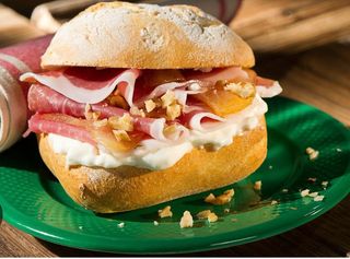 Panino crudo e stracciatella